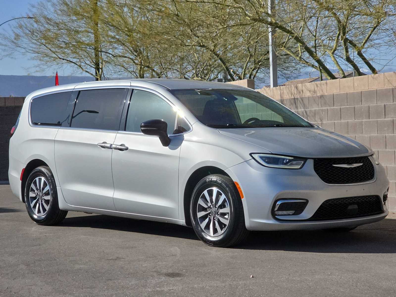 Thumbnail: 2024 Chrysler Pacifica - 3