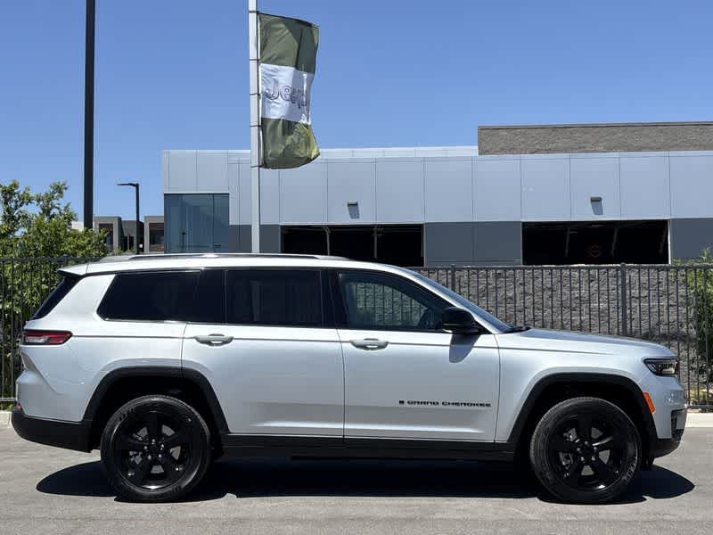 Thumbnail: 2025 Jeep Grand Cherokee L - 9