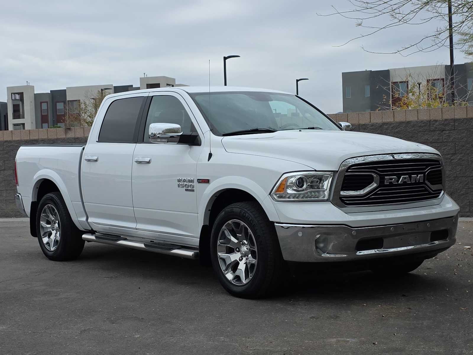 Thumbnail: 2019 RAM 1500 Classic - 3