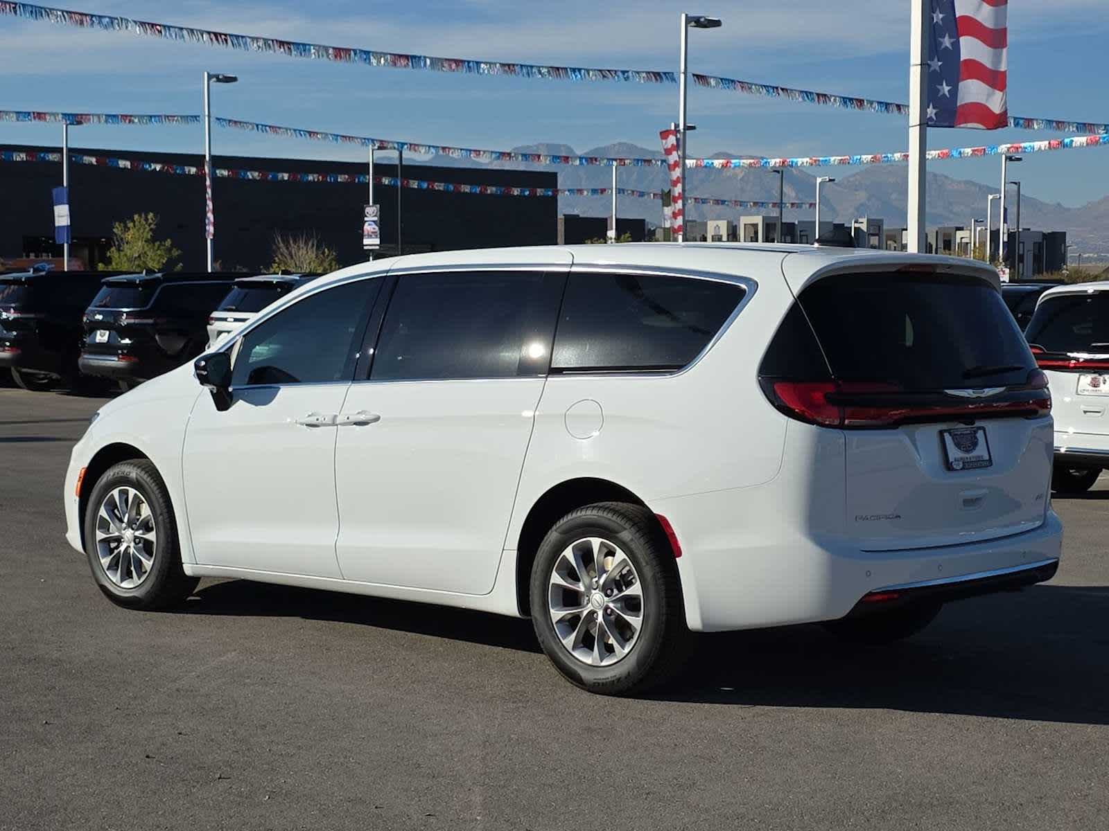 Thumbnail: 2026 Chrysler Pacifica - 7