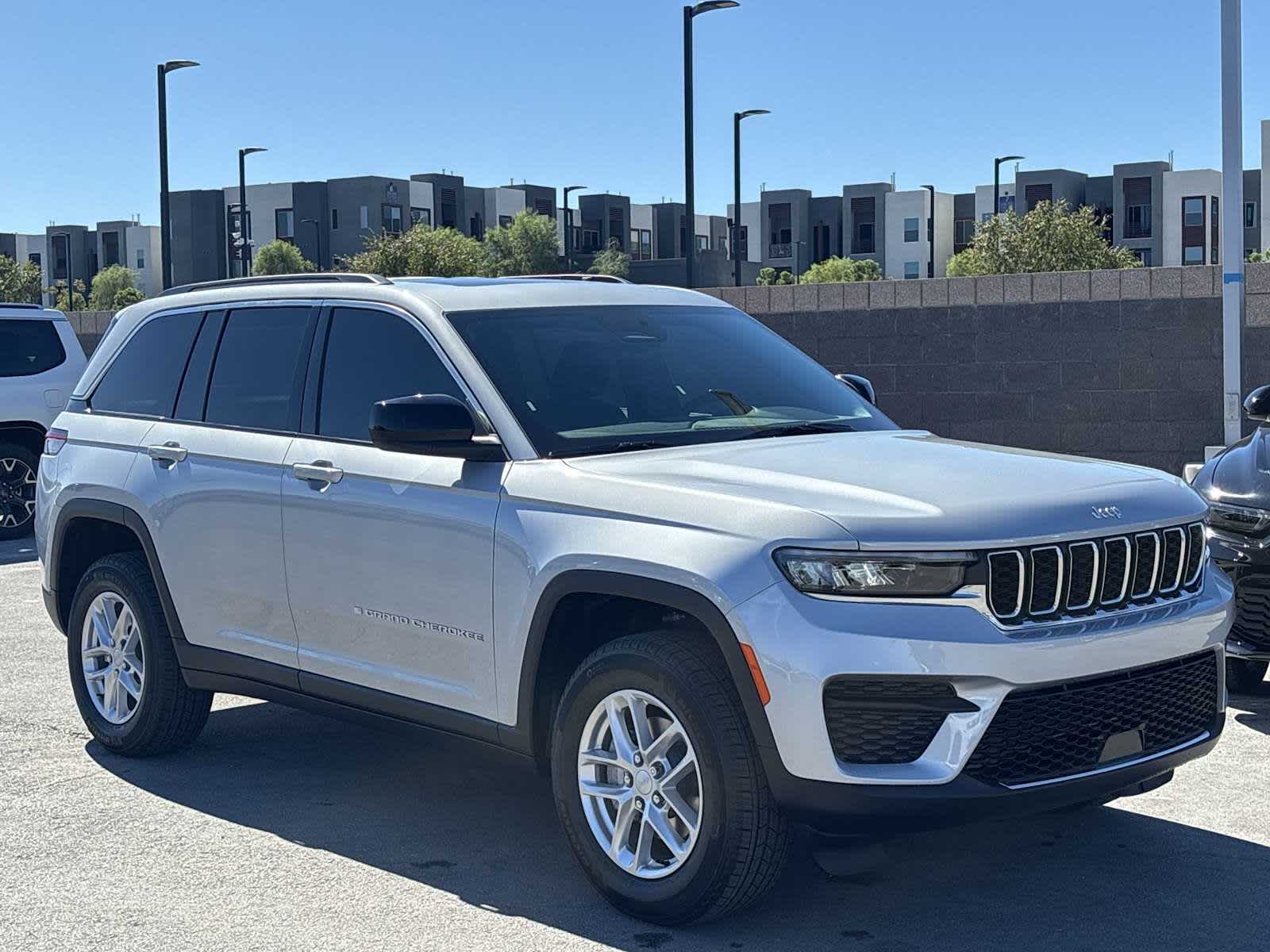 Thumbnail: 2025 Jeep Grand Cherokee - 3