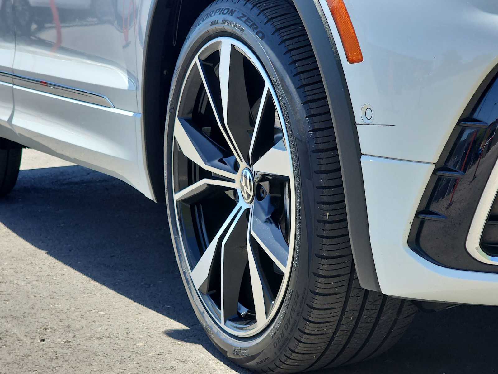 Thumbnail: 2022 Volkswagen Tiguan - 12