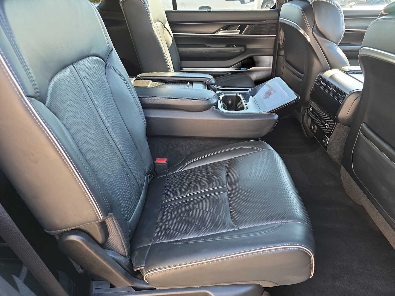 Thumbnail: 2024 Jeep Grand Wagoneer L - 17