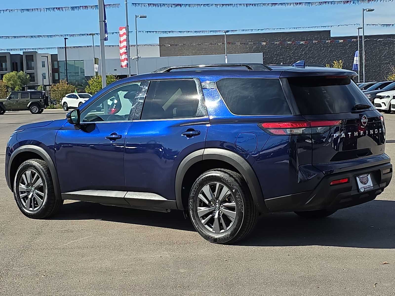 Thumbnail: 2023 Nissan Pathfinder - 7