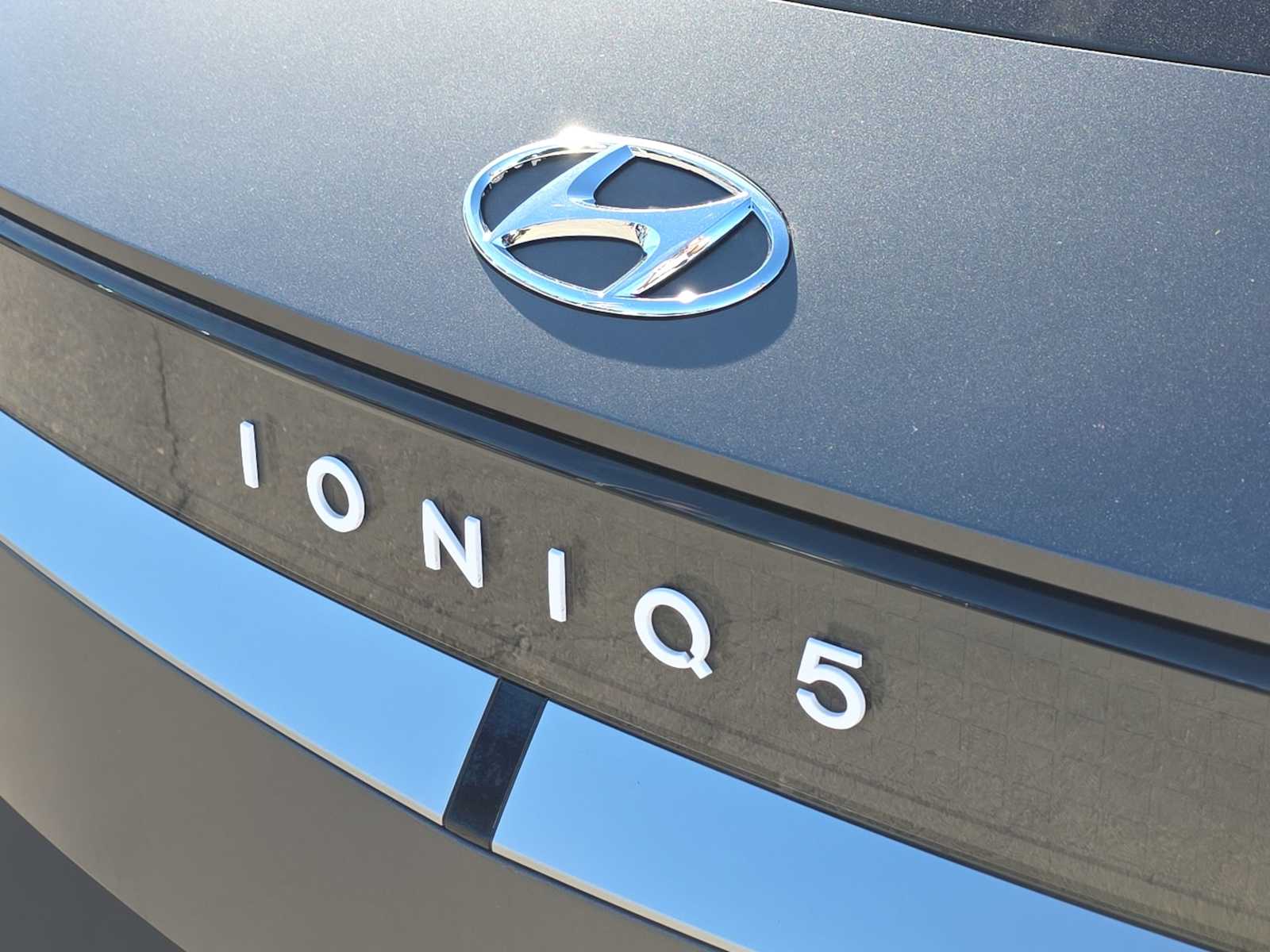 Thumbnail: 2023 Hyundai Ioniq 5 - 11