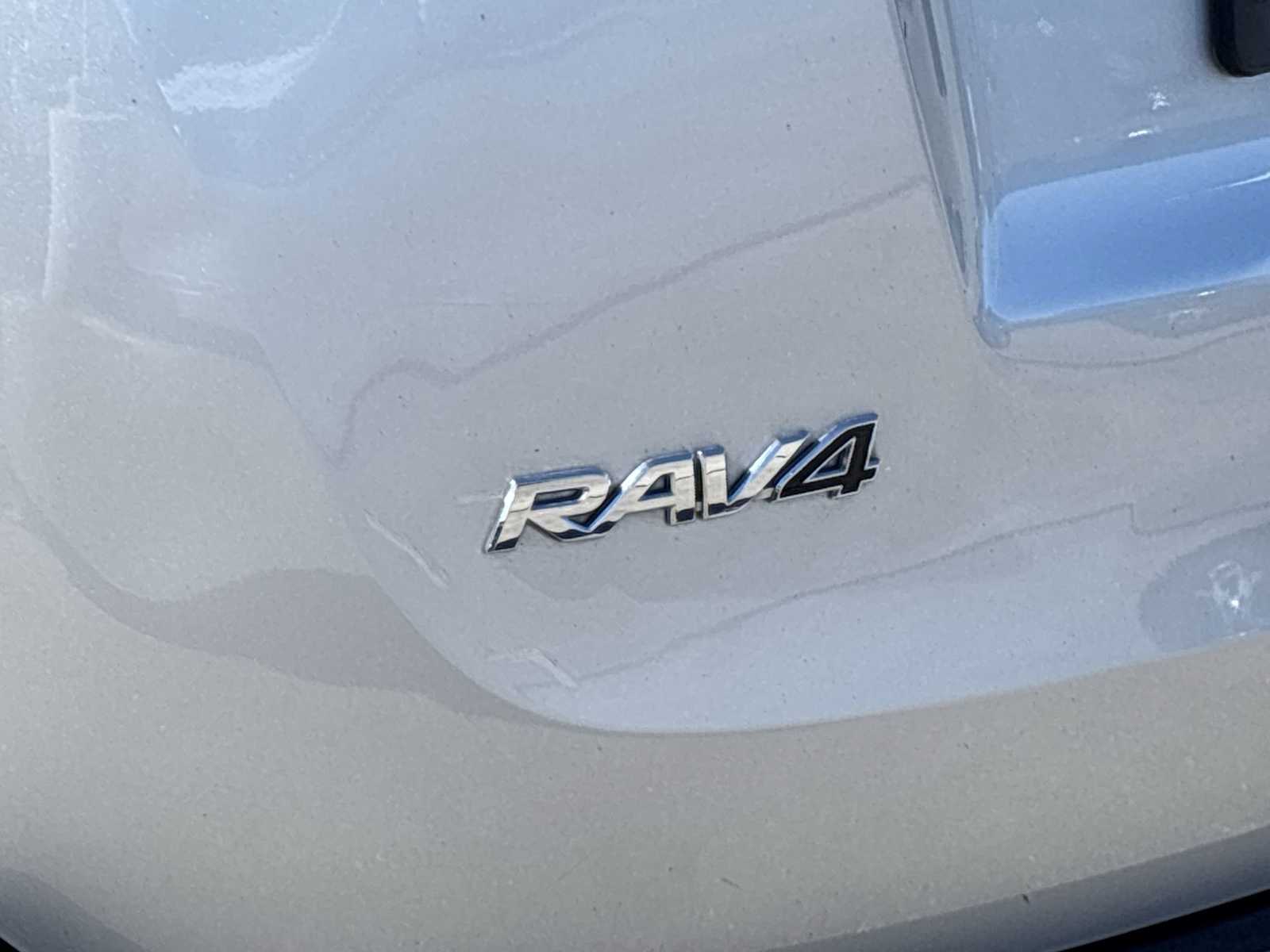Thumbnail: 2015 Toyota RAV4 - 11
