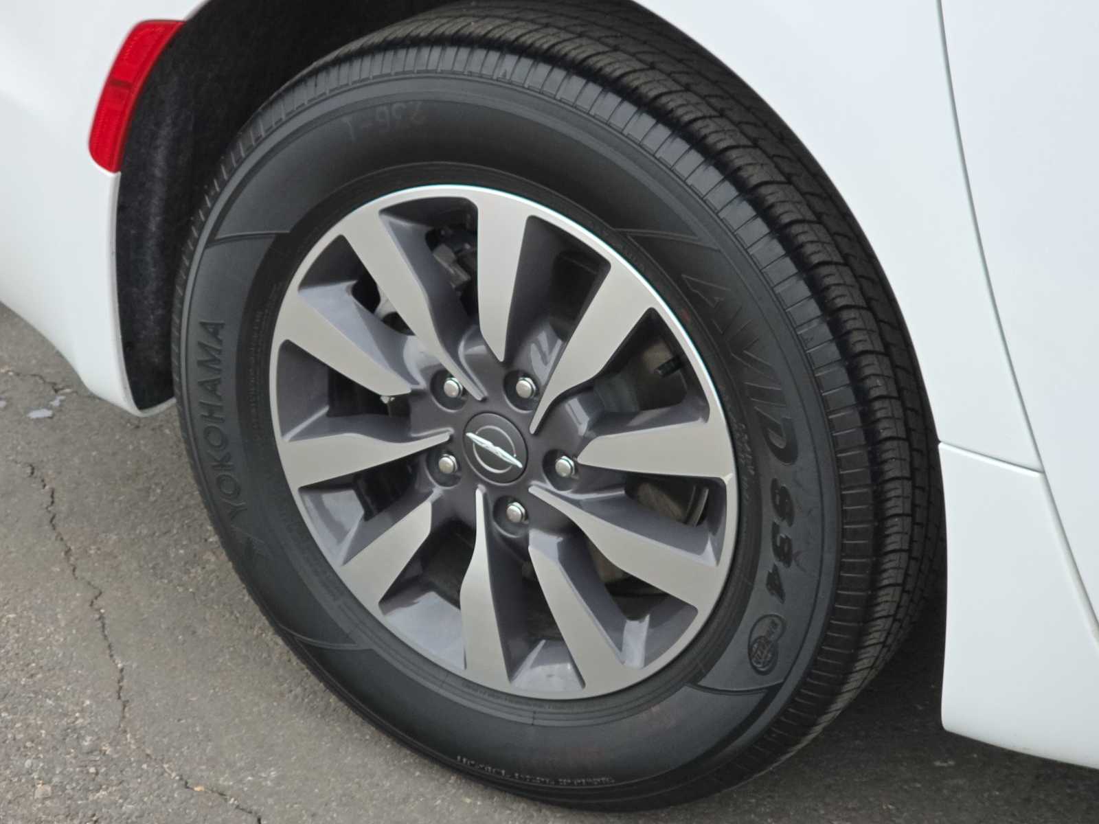 Thumbnail: 2024 Chrysler Pacifica - 12