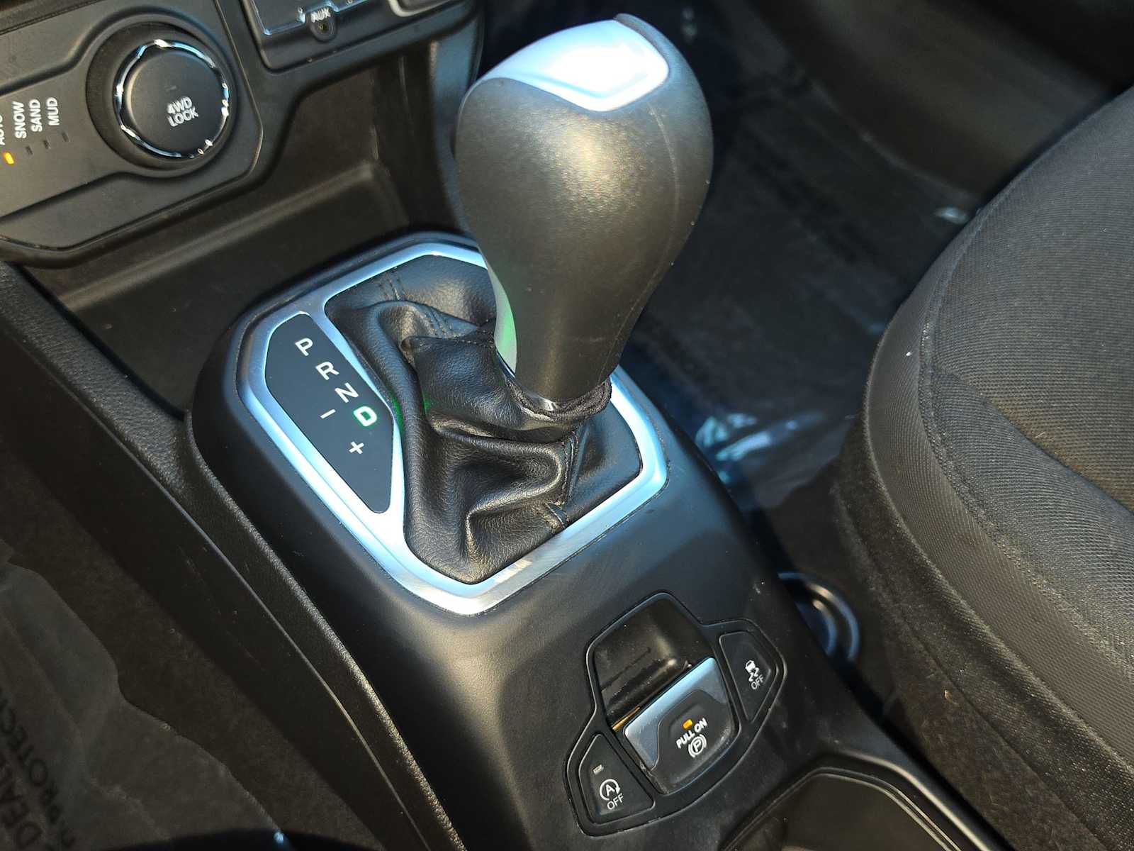 Thumbnail: 2023 Jeep Renegade - 20