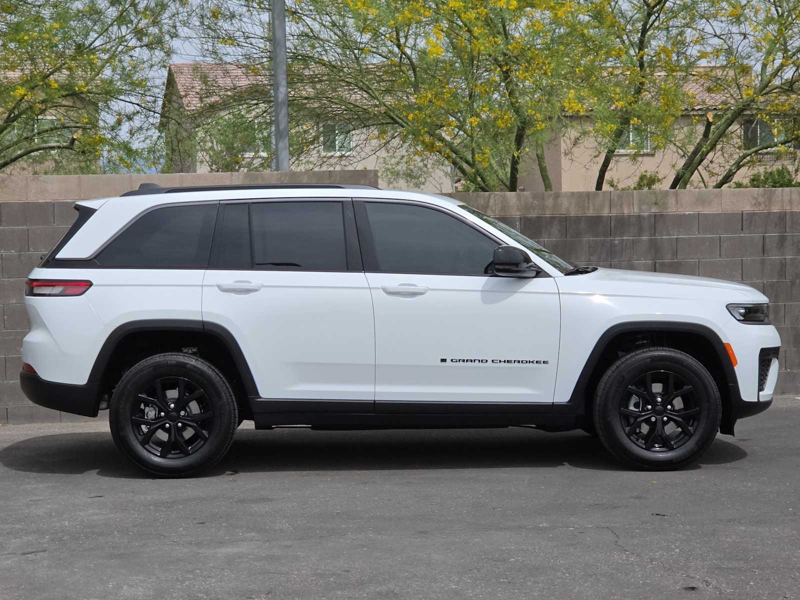 Thumbnail: 2026 Jeep Grand Cherokee - 9