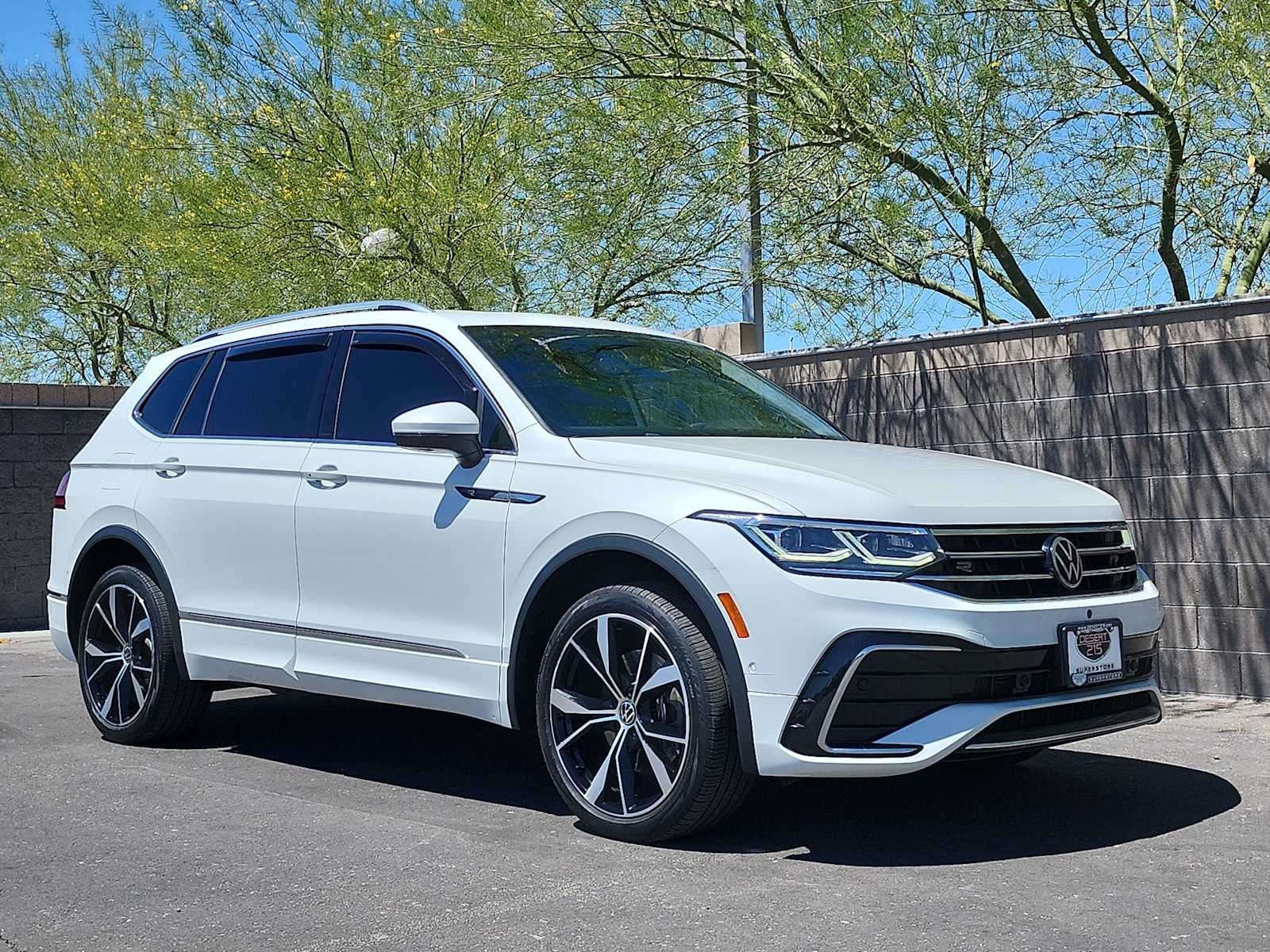 Thumbnail: 2022 Volkswagen Tiguan - 2