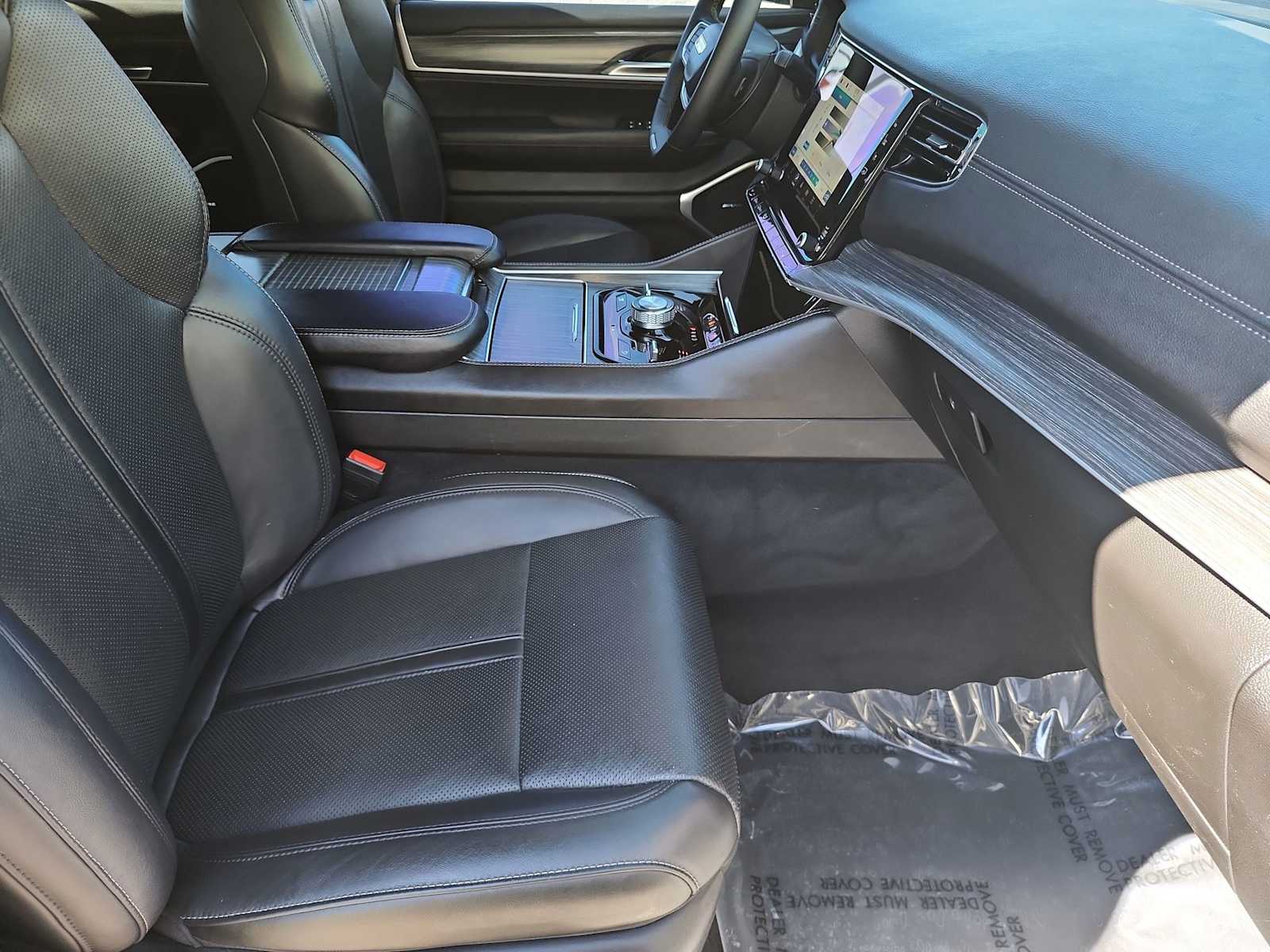 Thumbnail: 2024 Jeep Wagoneer - 17