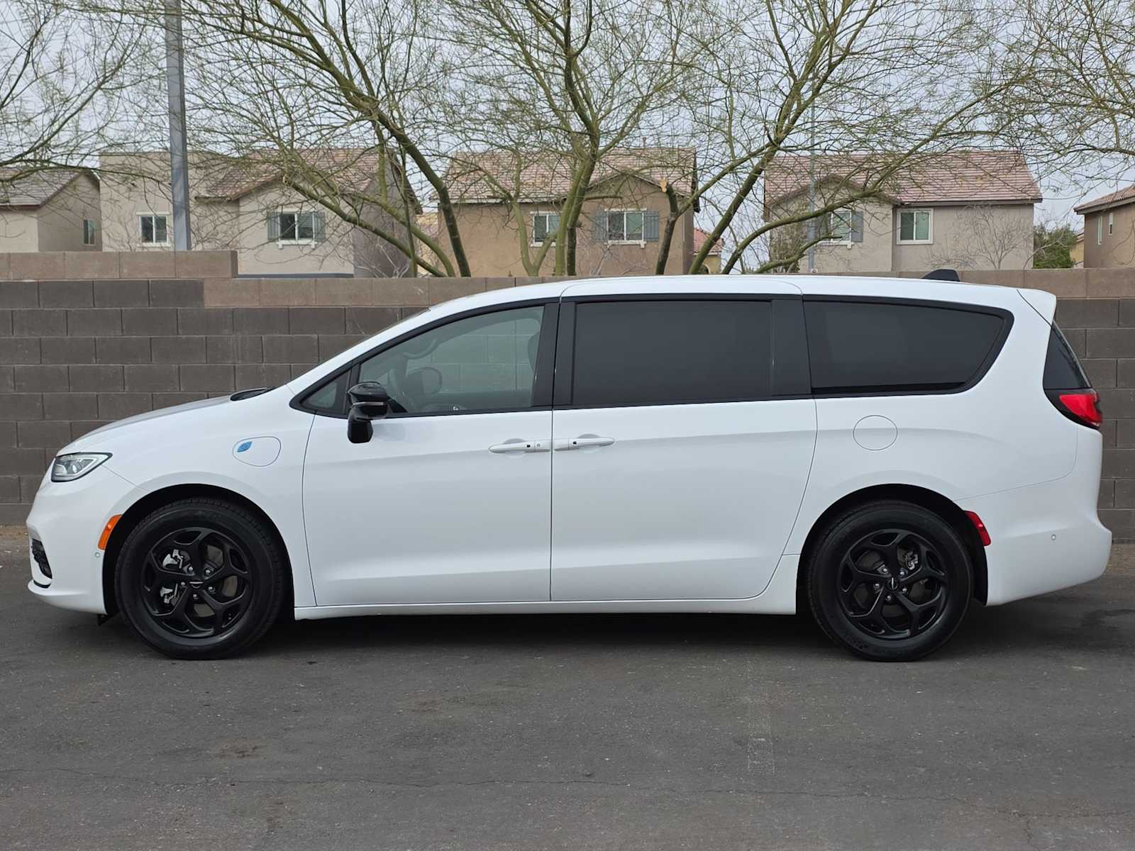 Thumbnail: 2024 Chrysler Pacifica - 6