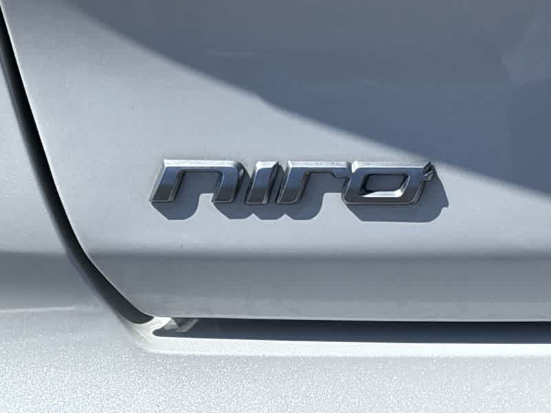 Thumbnail: 2022 Kia Niro - 11