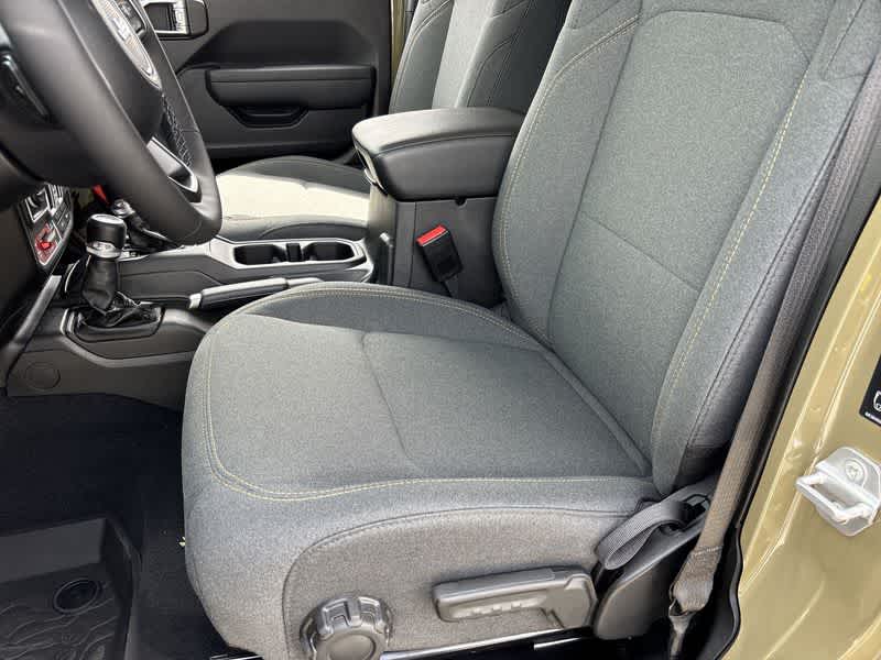 Thumbnail: 2025 Jeep Wrangler - 15