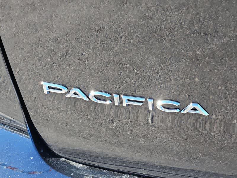 Thumbnail: 2025 Chrysler Pacifica - 10