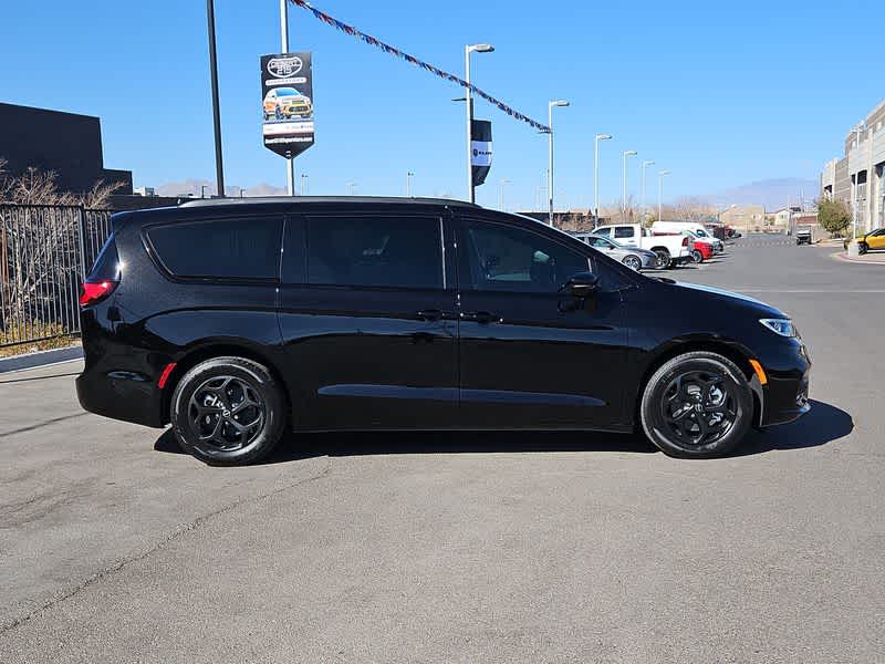 2025 Chrysler Pacifica Hybrid S Appearance 9