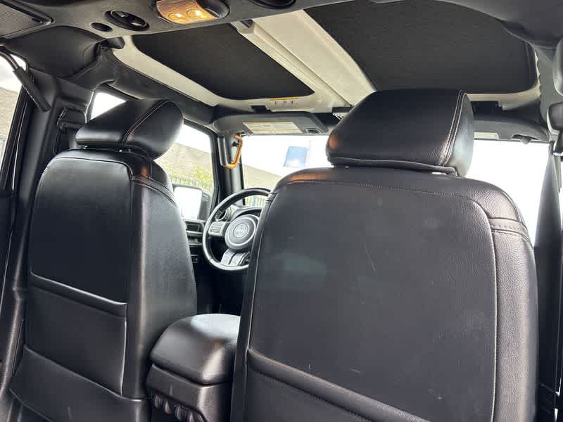 Thumbnail: 2015 Jeep Wrangler - 15