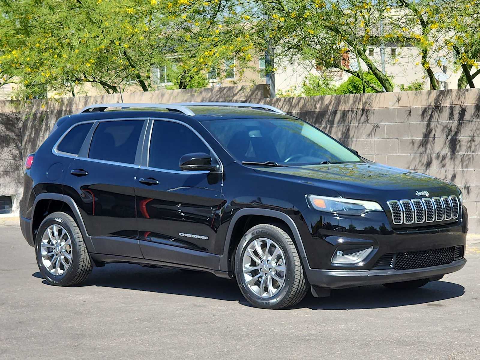 Thumbnail: 2019 Jeep Cherokee - 3