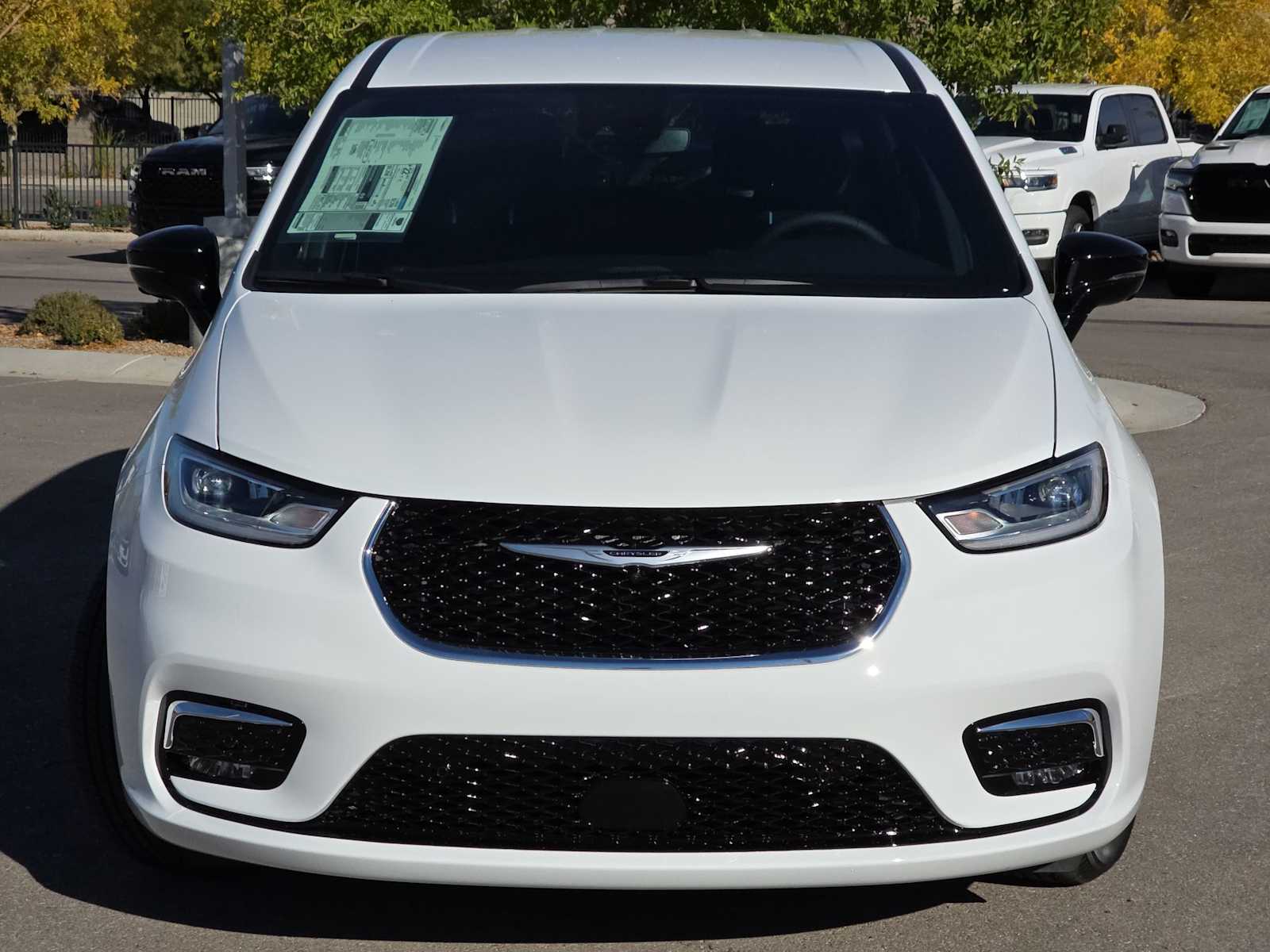 Thumbnail: 2026 Chrysler Pacifica - 4