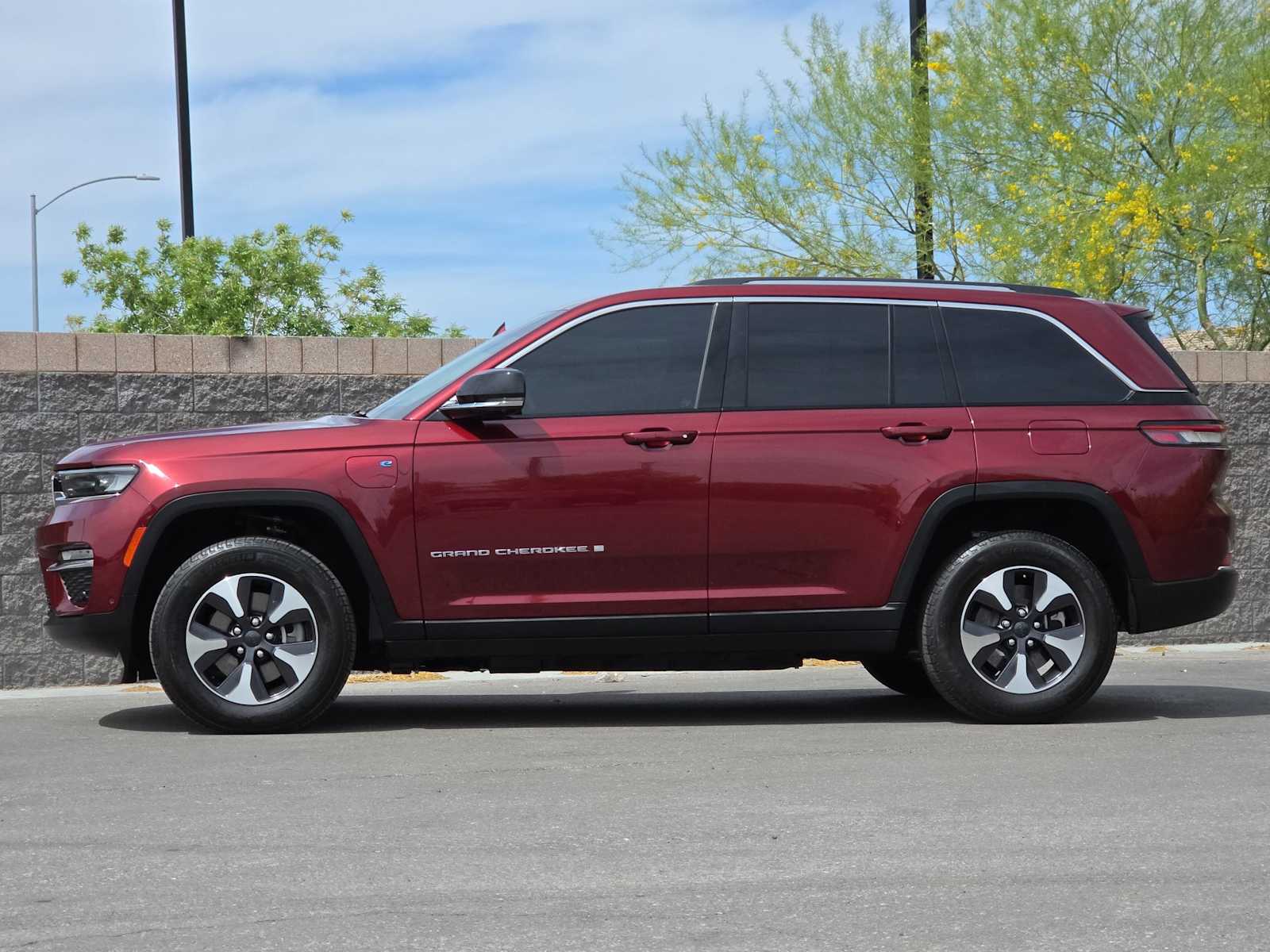 Thumbnail: 2023 Jeep Grand Cherokee - 6