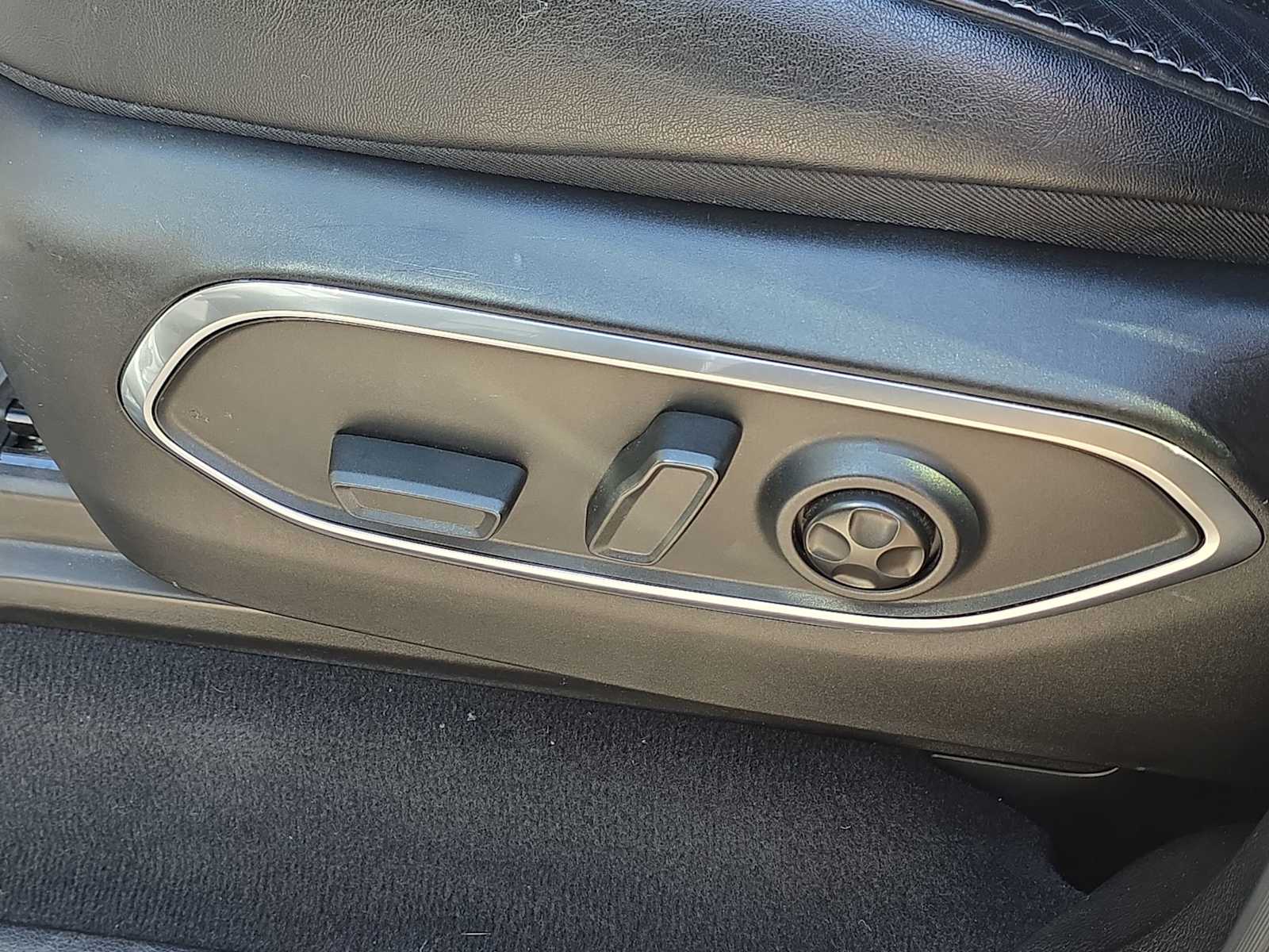 Thumbnail: 2024 Jeep Wagoneer - 28