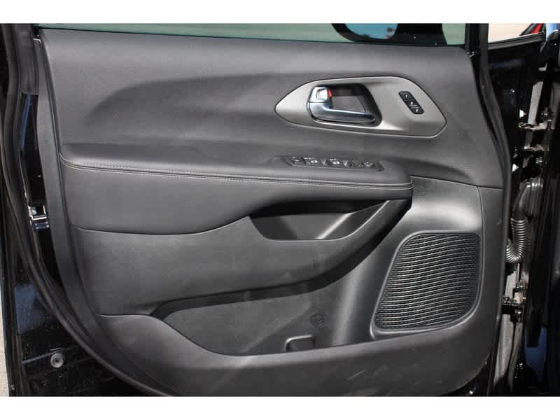 Thumbnail: 2025 Chrysler Pacifica - 16