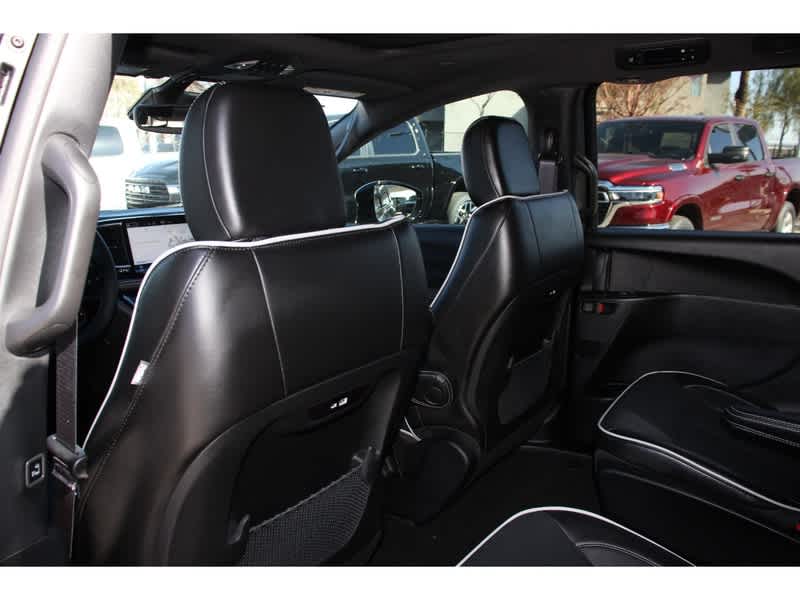 2025 Chrysler Pacifica Hybrid S Appearance 17