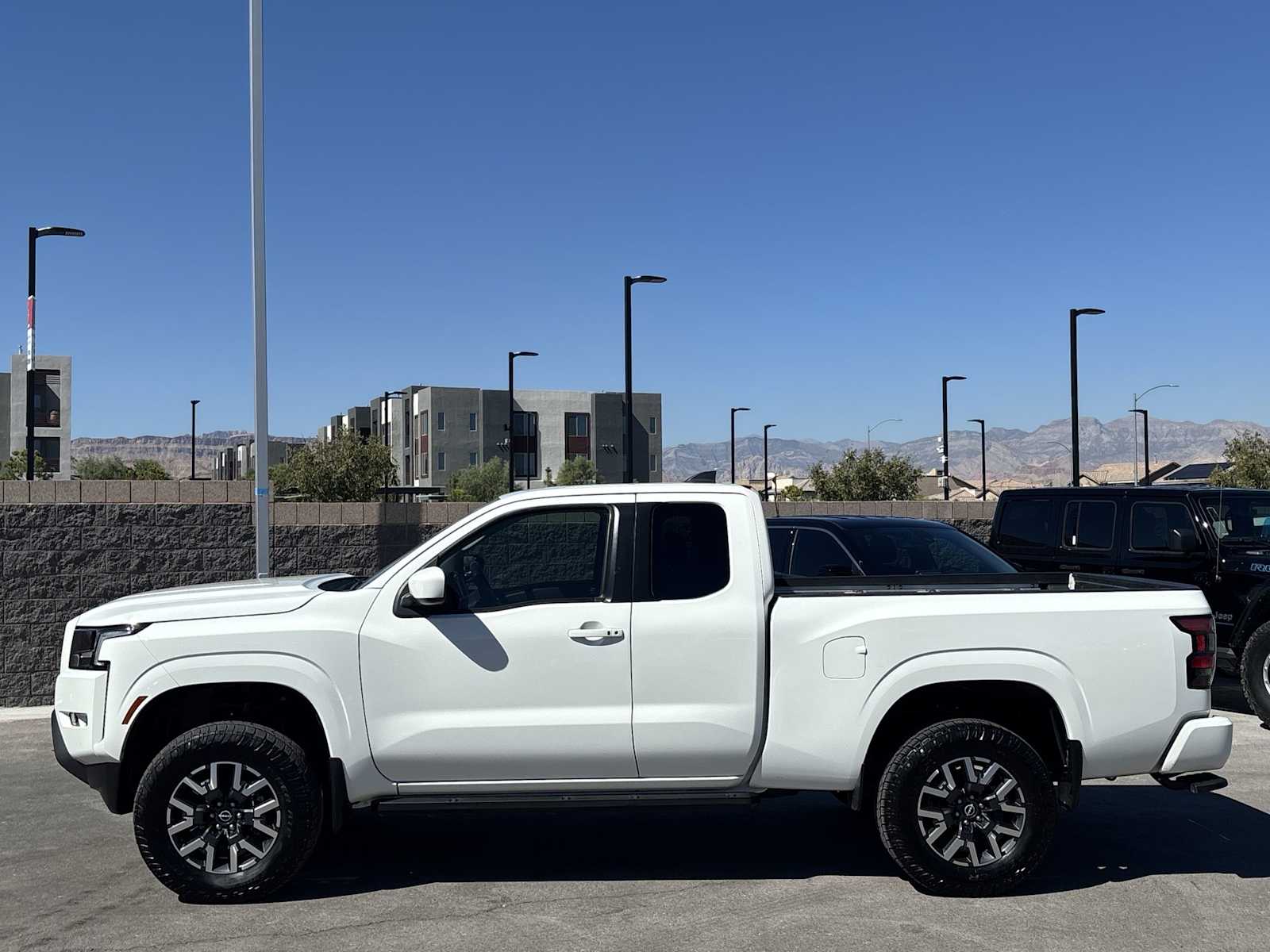 Thumbnail: 2022 Nissan Frontier - 6