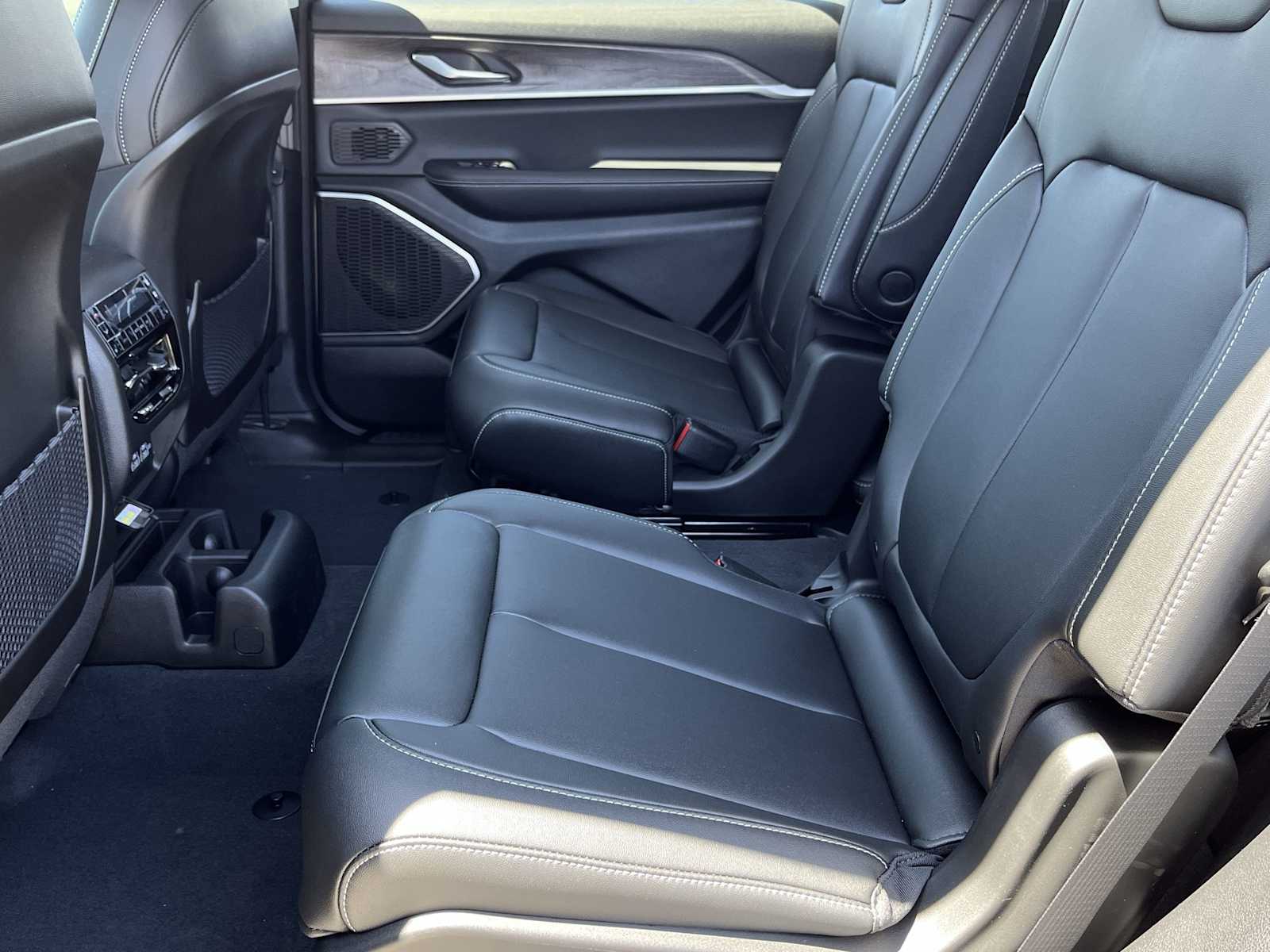 Thumbnail: 2023 Jeep Grand Cherokee L - 13