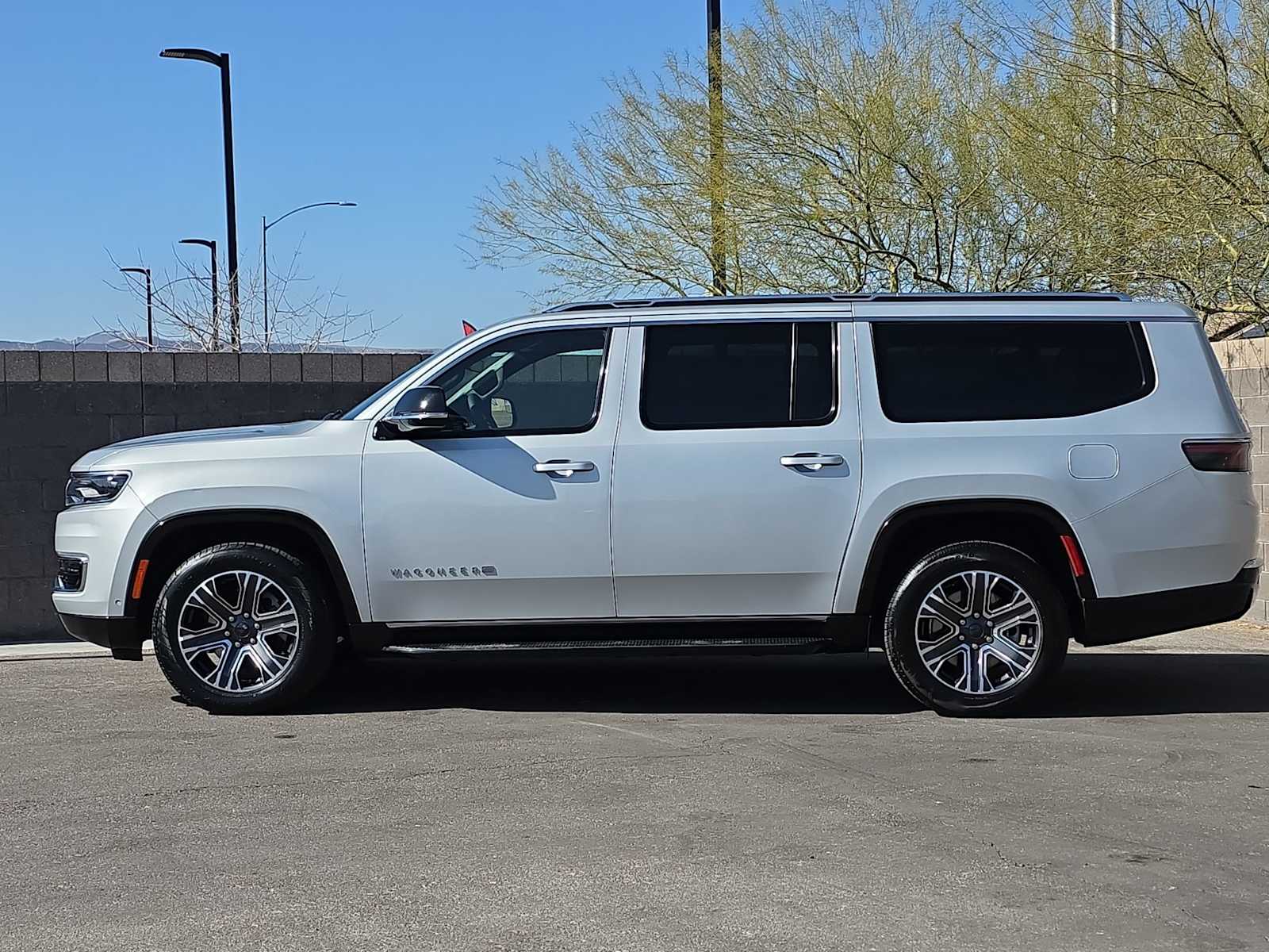 Thumbnail: 2024 Jeep Wagoneer - 6