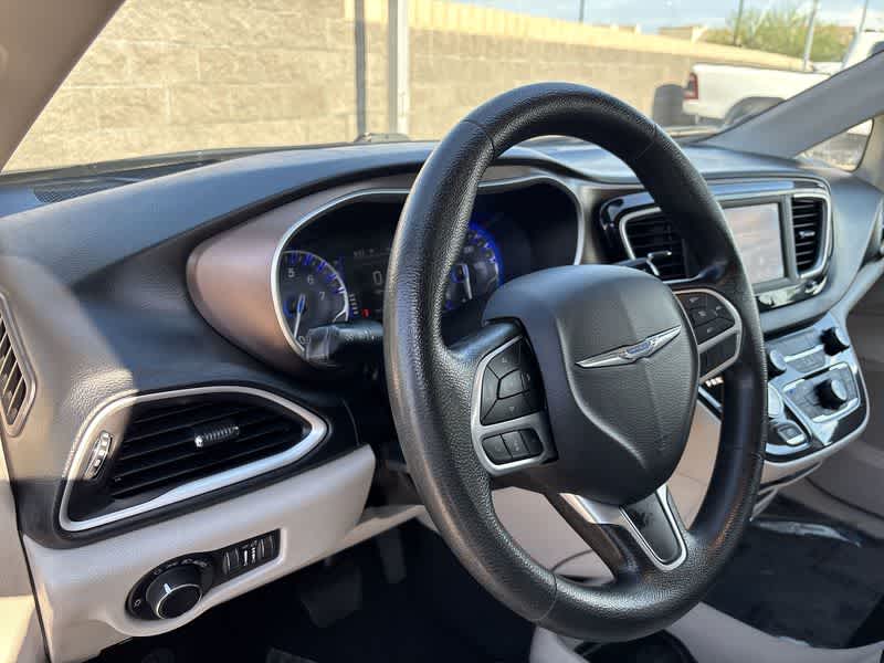 Thumbnail: 2021 Chrysler Voyager - 10