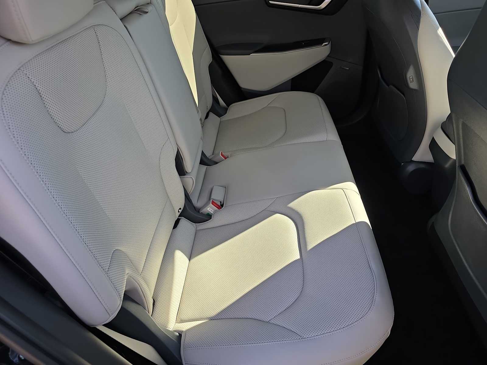 Thumbnail: 2023 Kia EV6 - 17