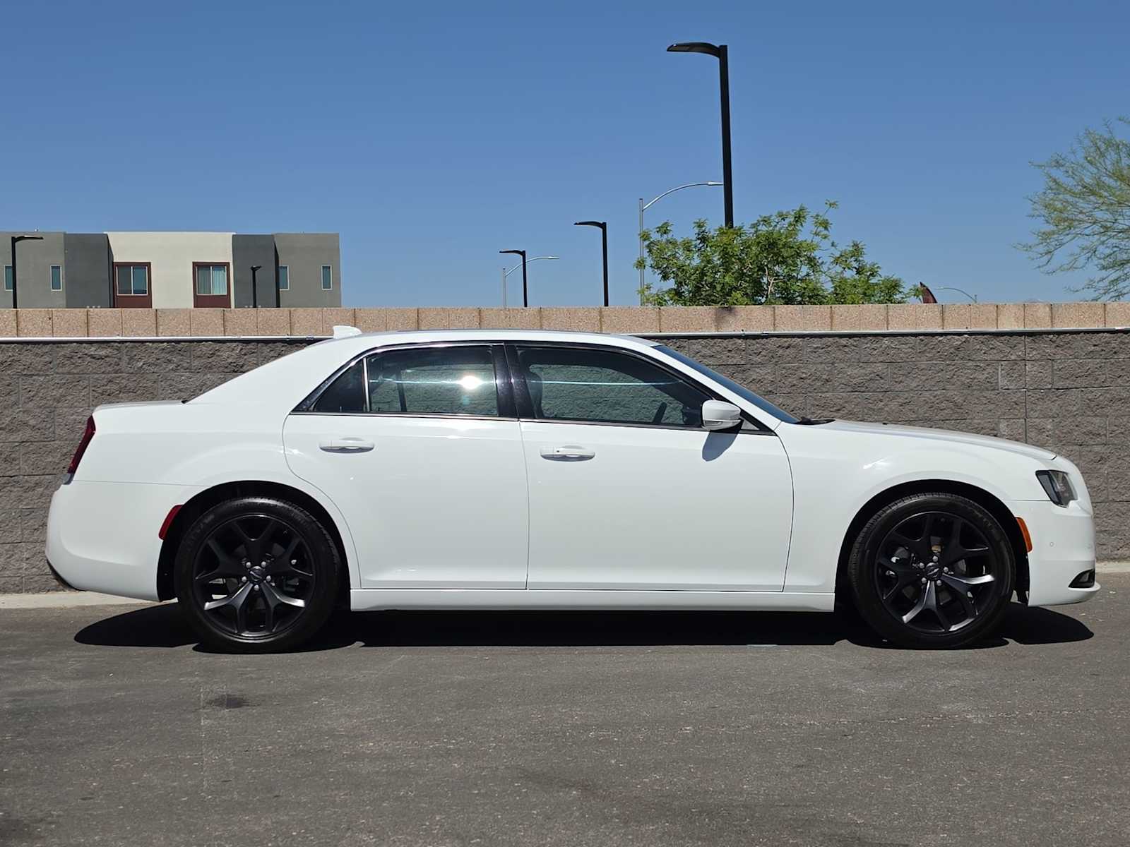 Thumbnail: 2023 Chrysler 300 - 10