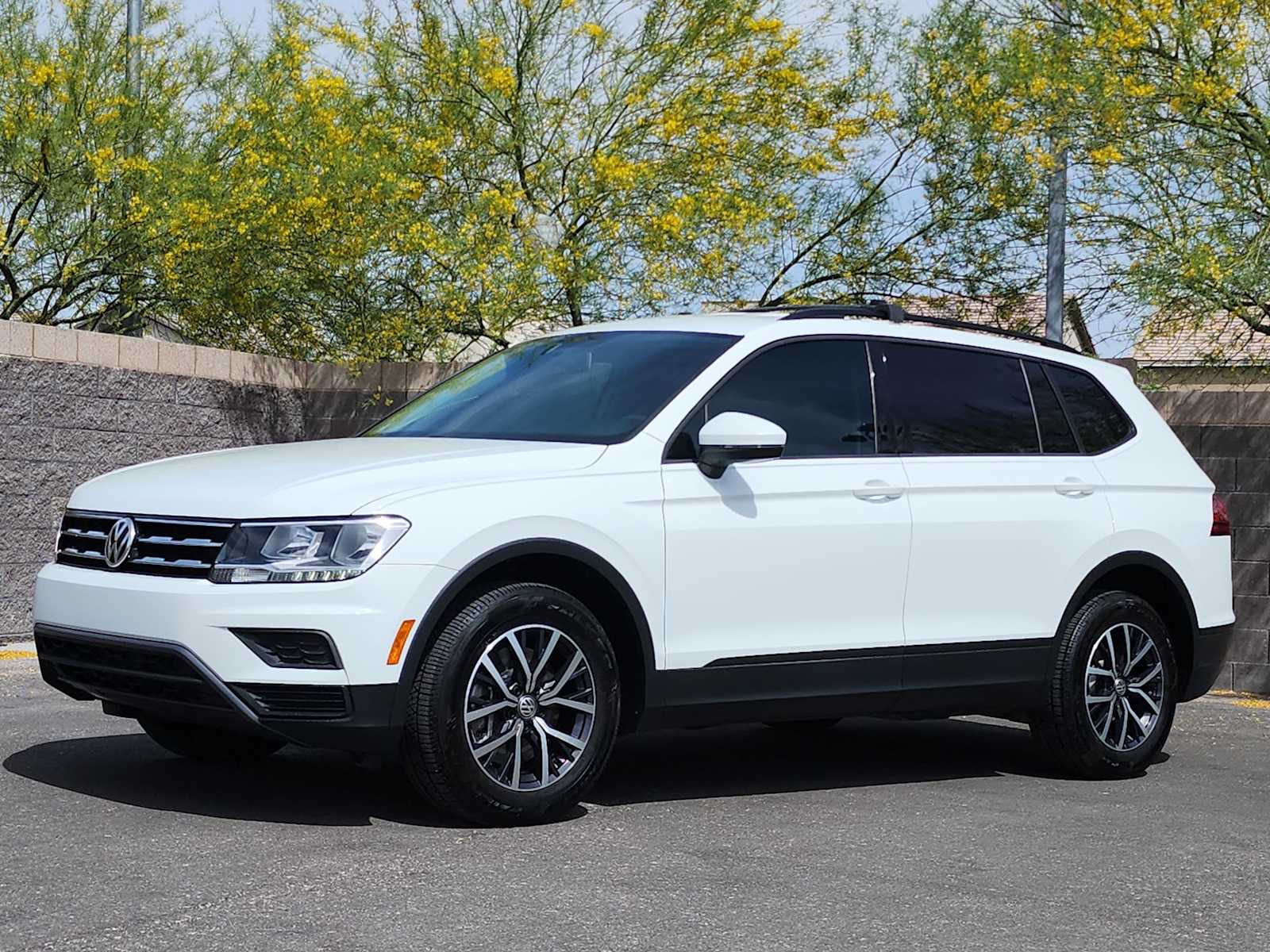 Thumbnail: 2021 Volkswagen Tiguan - 8