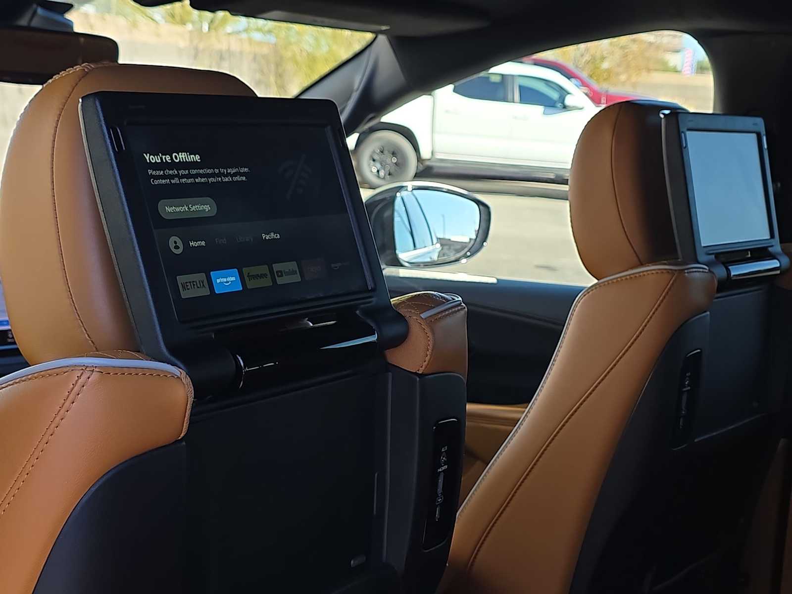 Thumbnail: 2022 Chrysler Pacifica - 16