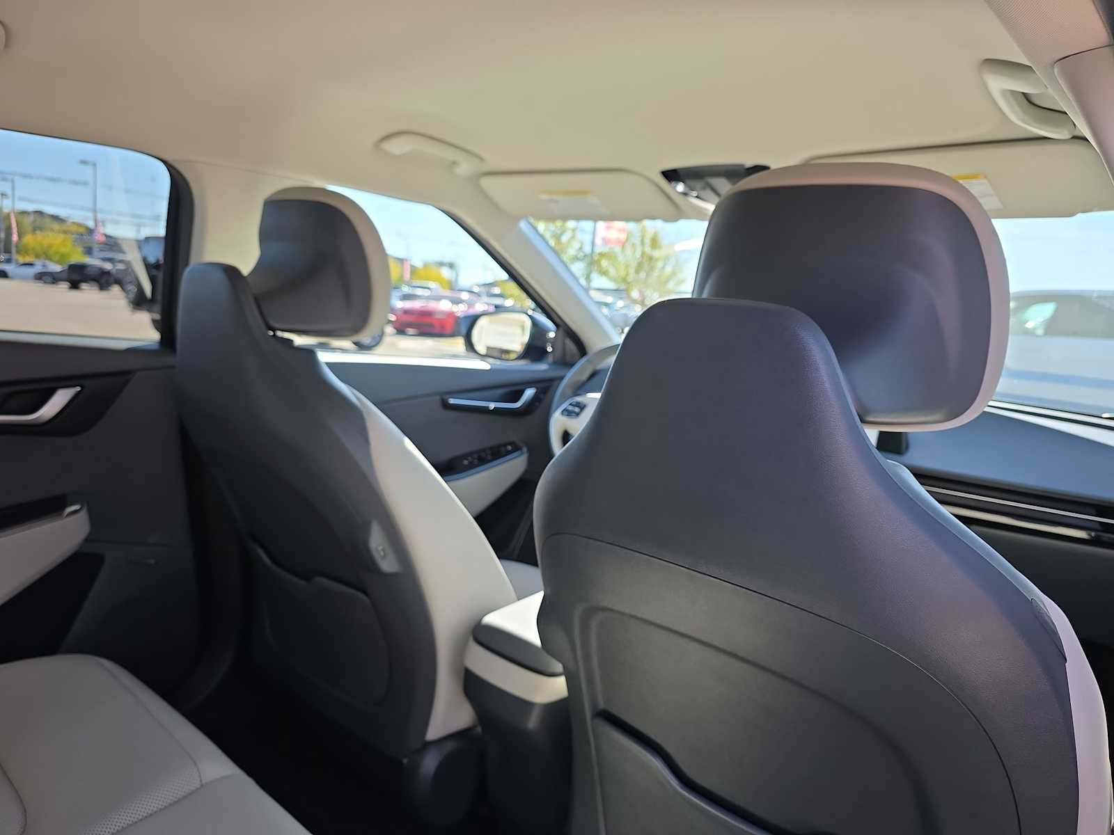 Thumbnail: 2023 Kia EV6 - 16