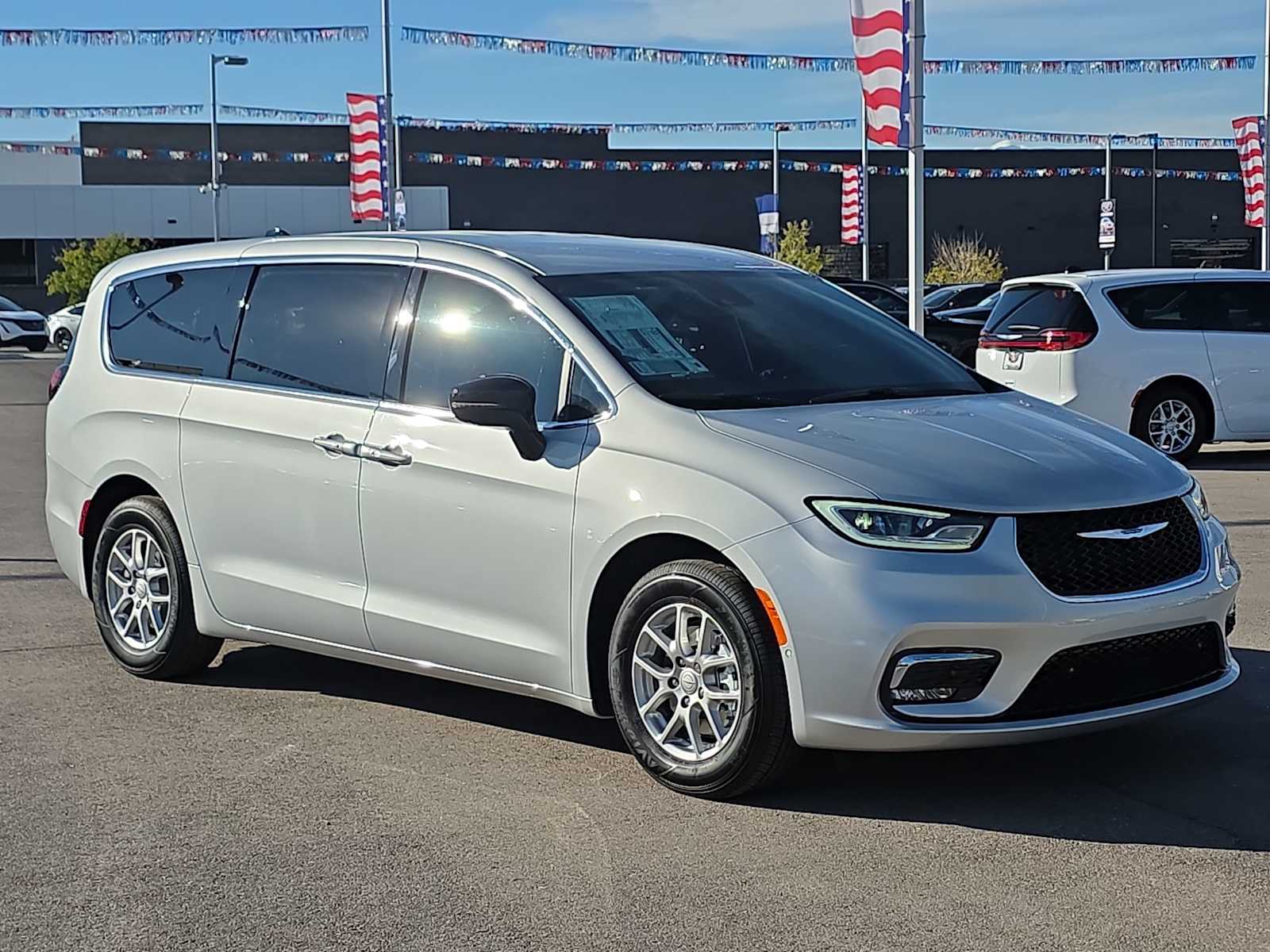 Thumbnail: 2026 Chrysler Pacifica - 3