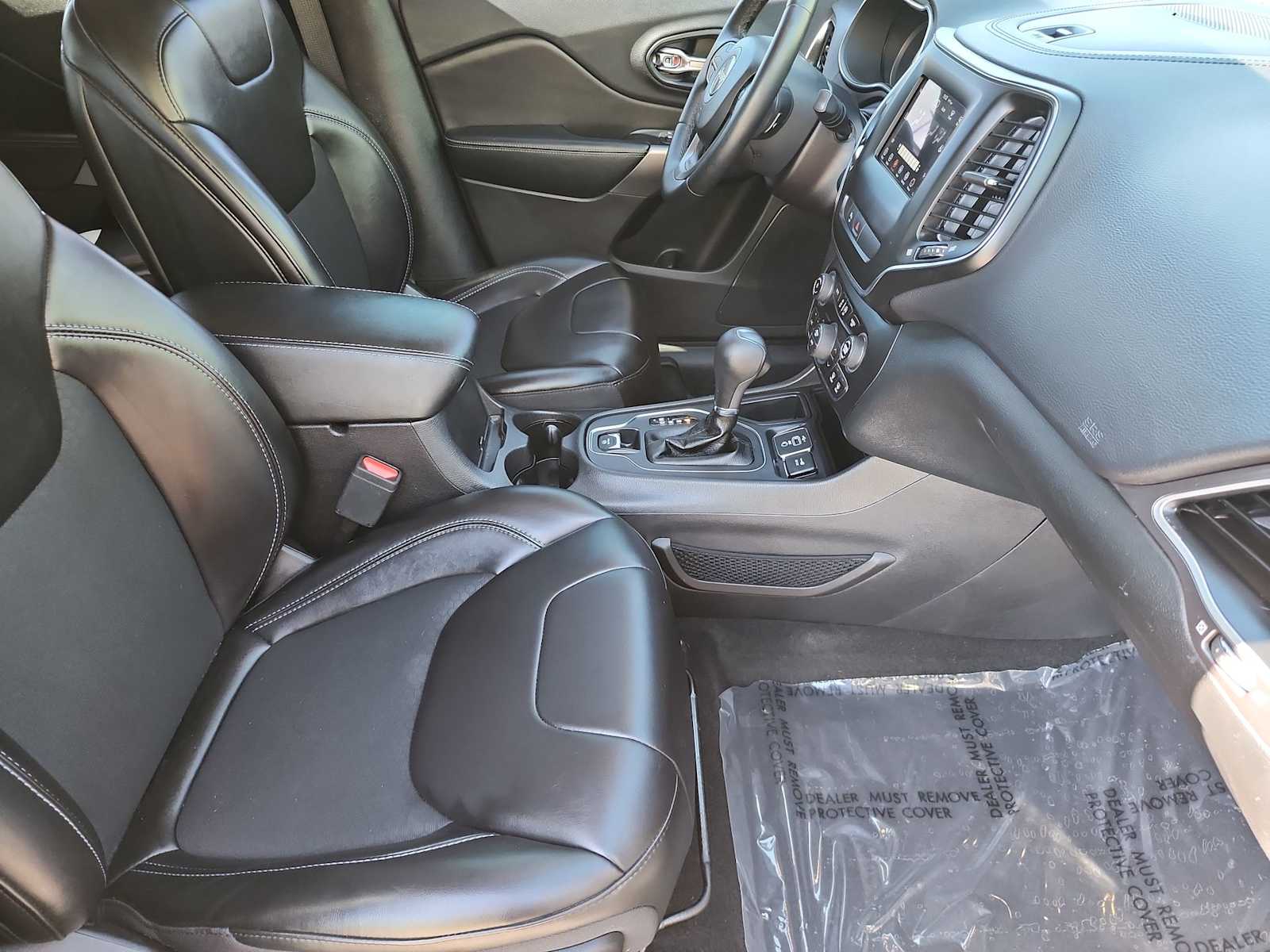 Thumbnail: 2019 Jeep Cherokee - 18