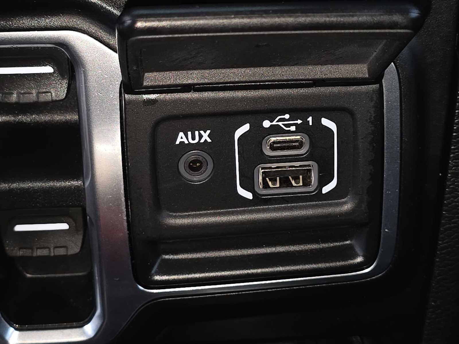 Thumbnail: 2021 Jeep Gladiator - 27