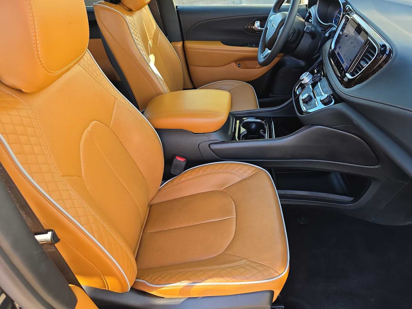 Thumbnail: 2022 Chrysler Pacifica - 18