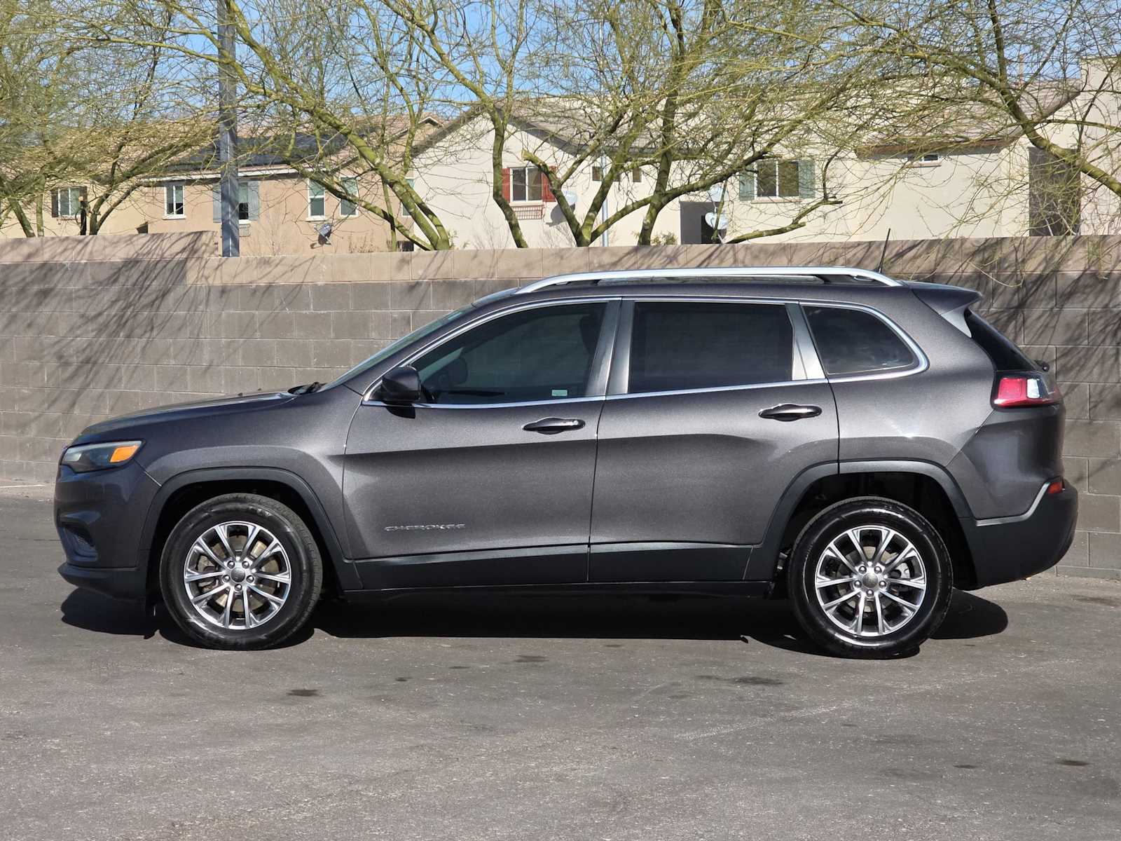Thumbnail: 2019 Jeep Cherokee - 6