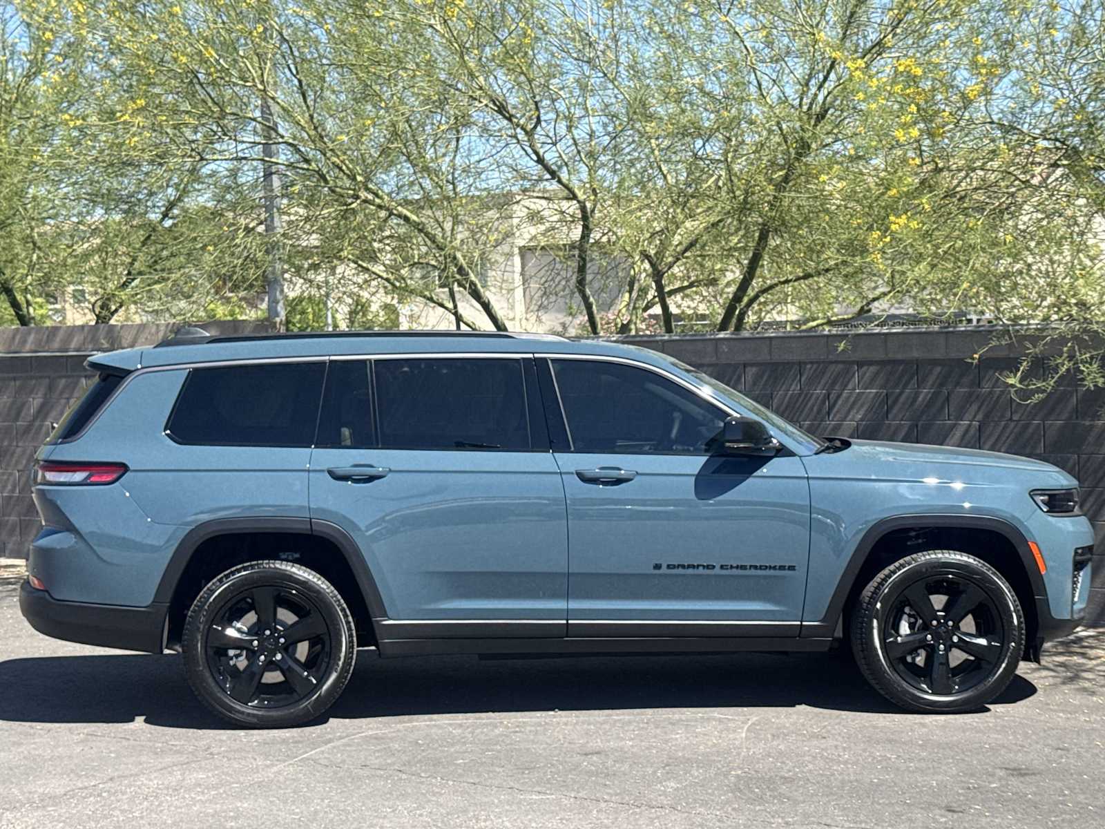 Thumbnail: 2026 Jeep Grand Cherokee L - 9
