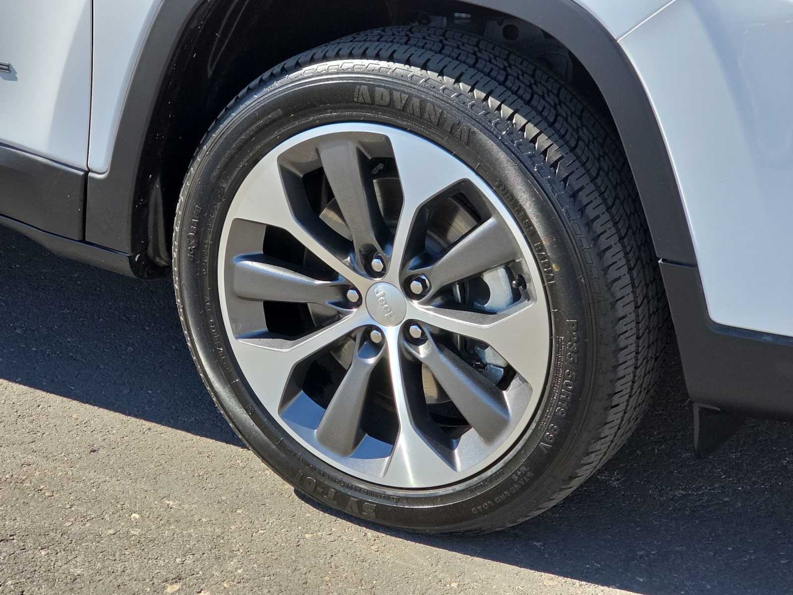 Thumbnail: 2022 Jeep Cherokee - 12