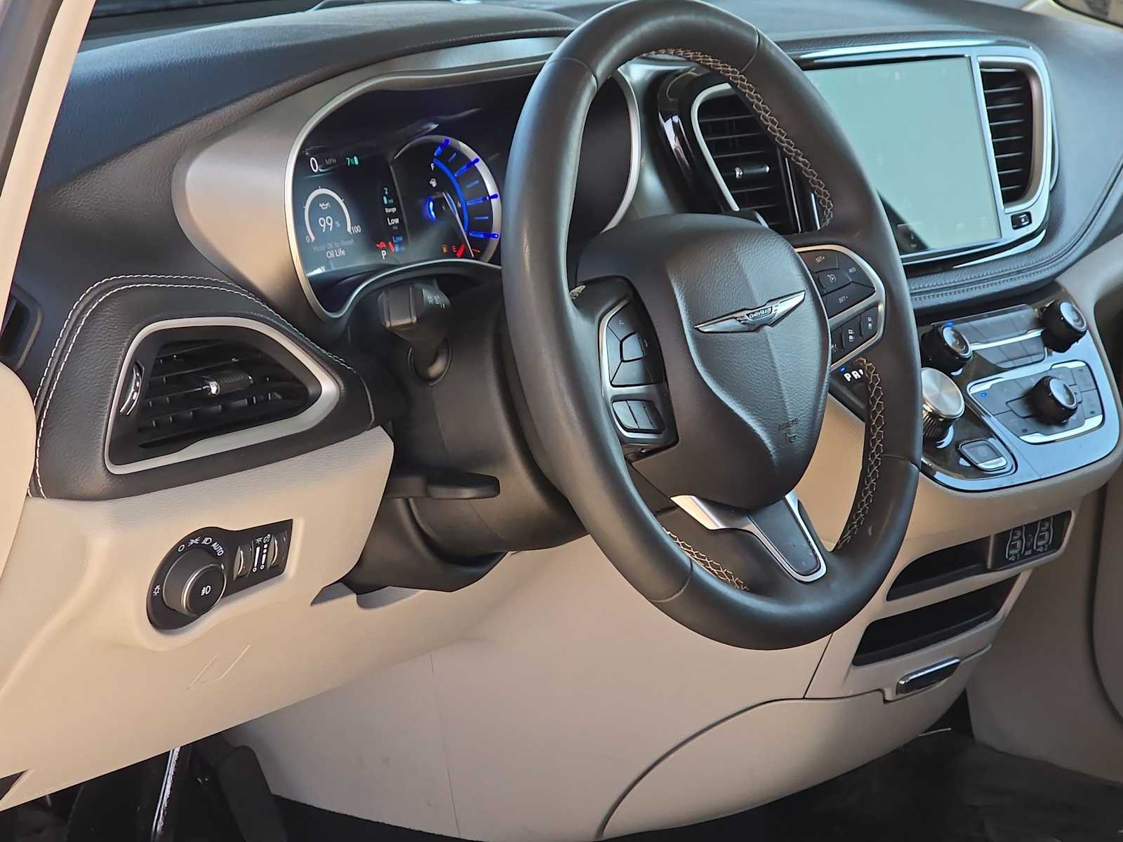 Thumbnail: 2024 Chrysler Pacifica - 2