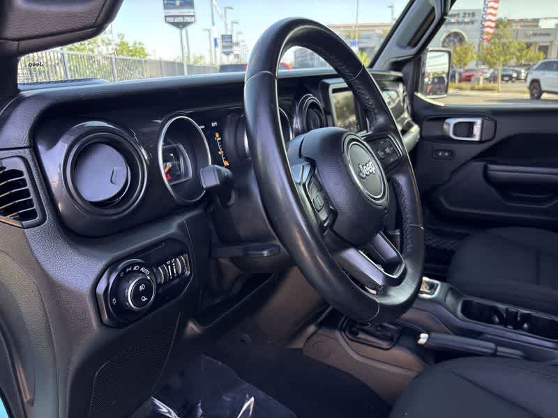 Thumbnail: 2021 Jeep Gladiator - 10