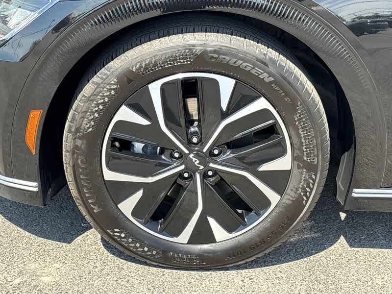Thumbnail: 2022 Kia EV6 - 12