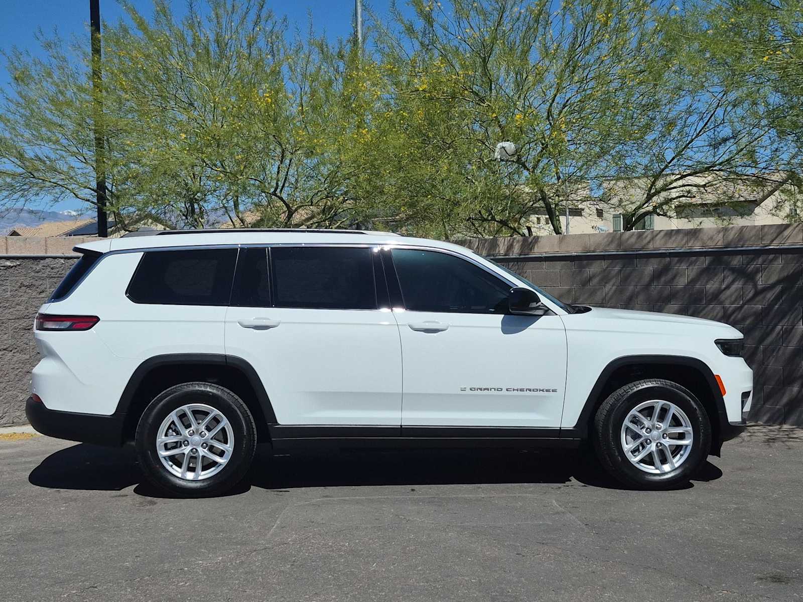 Thumbnail: 2025 Jeep Grand Cherokee L - 10