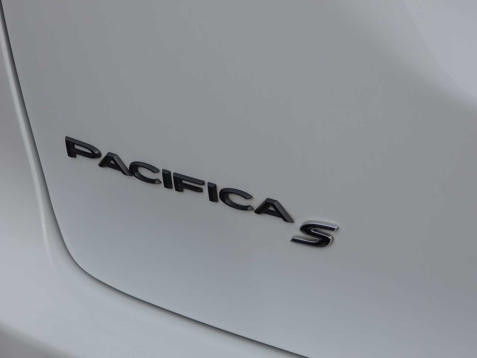 Thumbnail: 2024 Chrysler Pacifica - 11