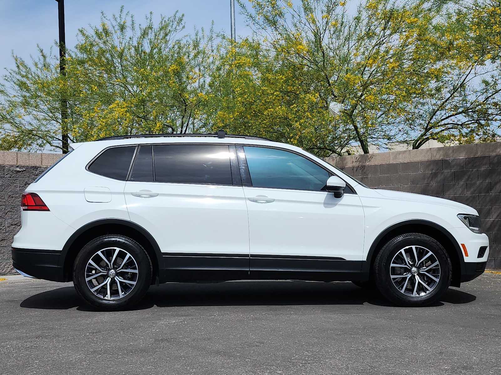 Thumbnail: 2021 Volkswagen Tiguan - 6