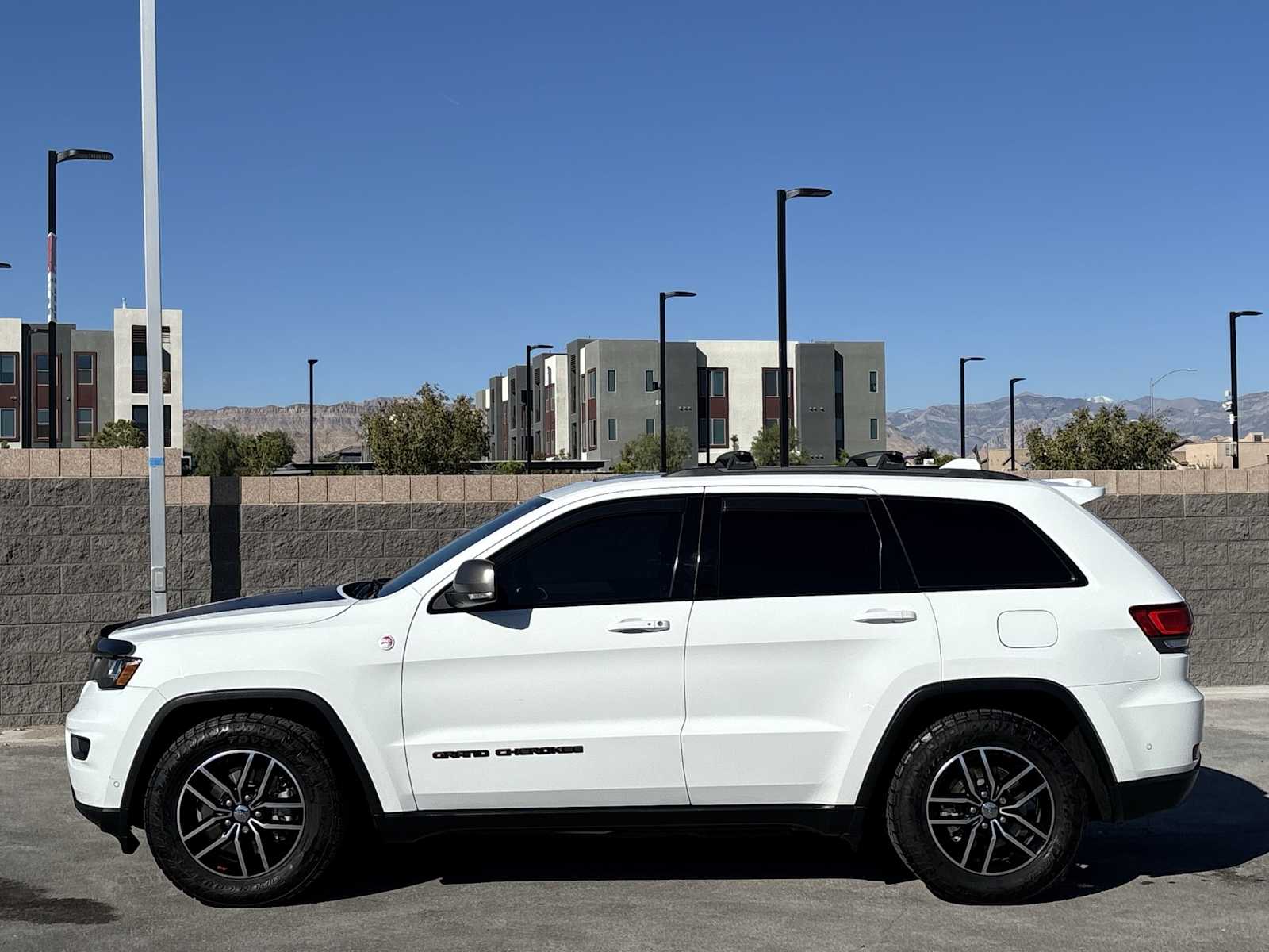 Thumbnail: 2018 Jeep Grand Cherokee - 6